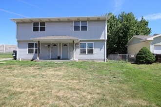 Building Photo - 924 W Belmont-