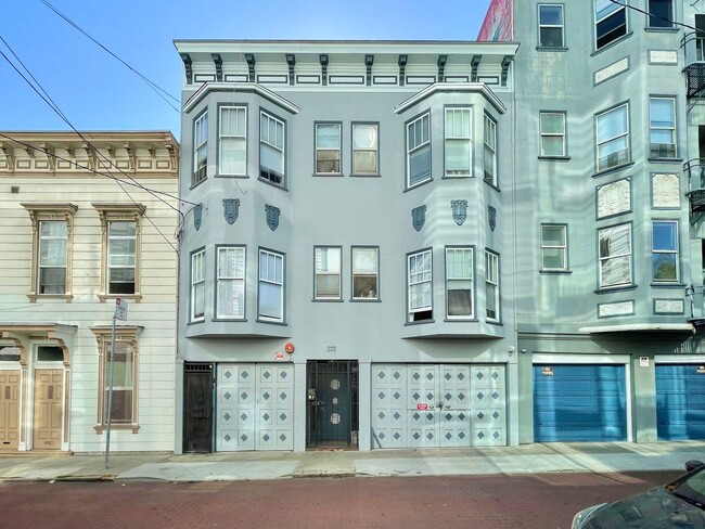 Building Photo - Adorable studio in the Heart of Hayes Vall...
