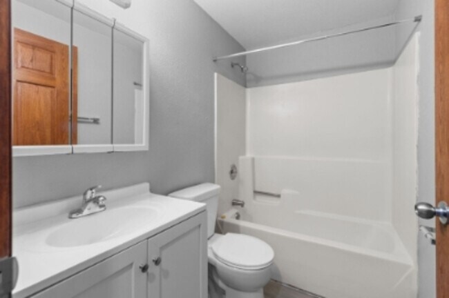 Building Photo - 1530 Moraine Terrace