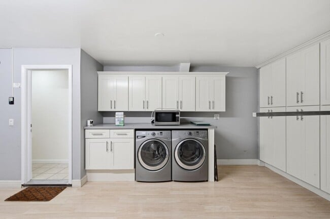 Building Photo - 991 Belmont Terrace