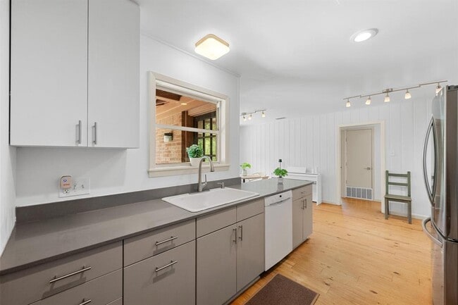 Building Photo - 3819 Avenue F