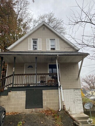 Building Photo - Spacious 2-Bedroom Home for Lease in Akron