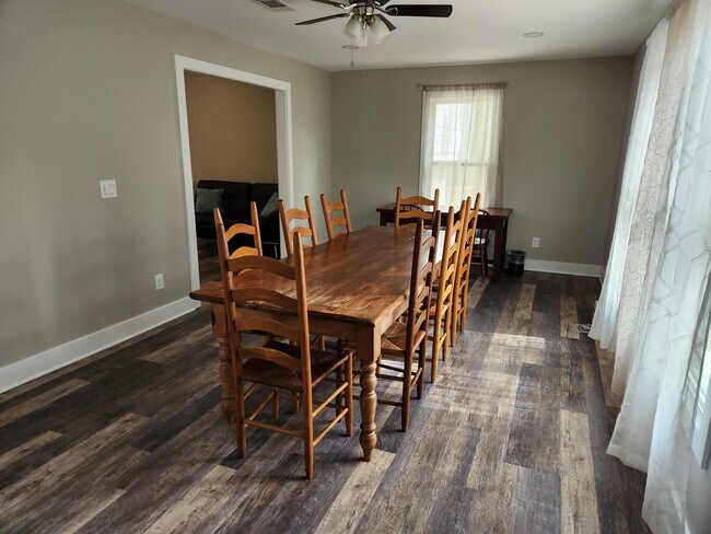 Large dining area, and office space - 1800 Cumberland Trce