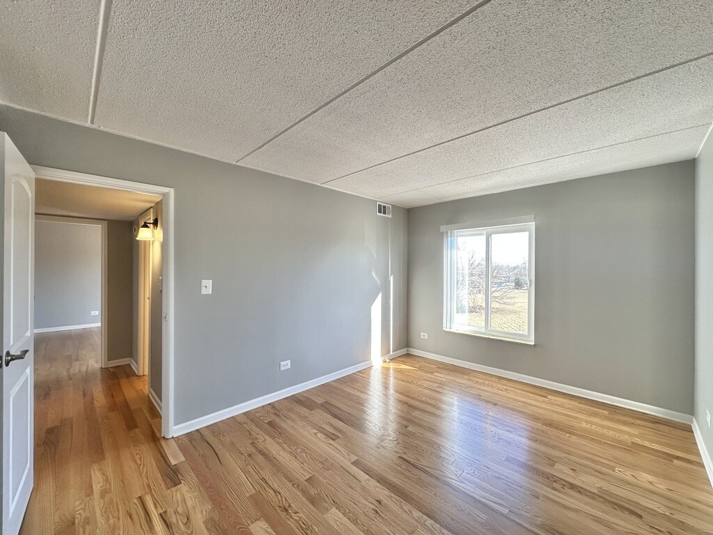 Building Photo - 525 N Quentin Rd