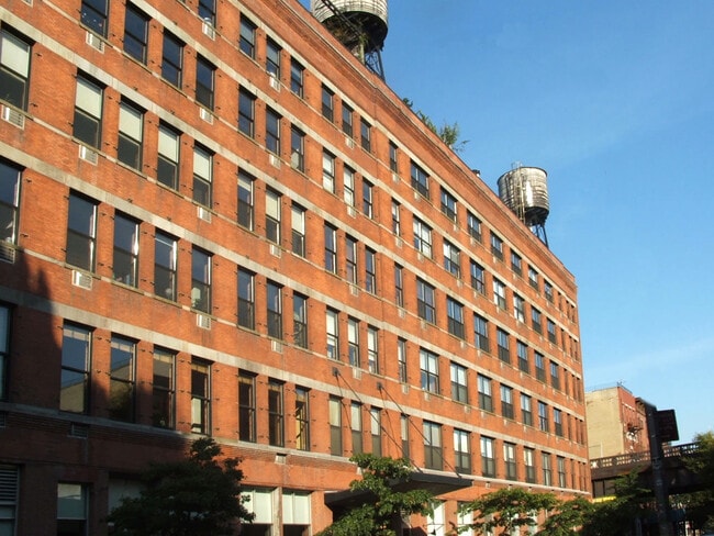 Building Photo - 525 W 22nd St