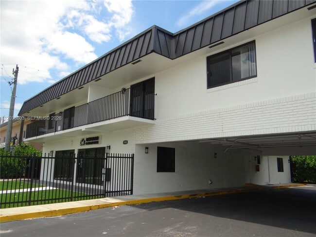 Building Photo - 5980 SW 40th Ave