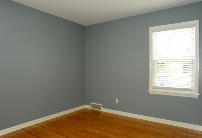 Building Photo - 1030 Veto St NW