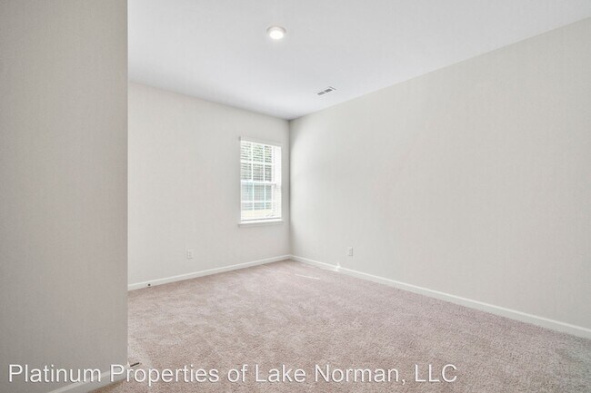 Building Photo - 5 br, 3 bath House - 16116 Trenton Green Lane