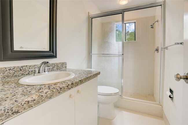 Building Photo - 2629 Wroxton Rd