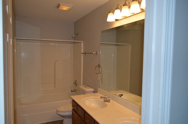 Building Photo - 1401 Peppermint Ln