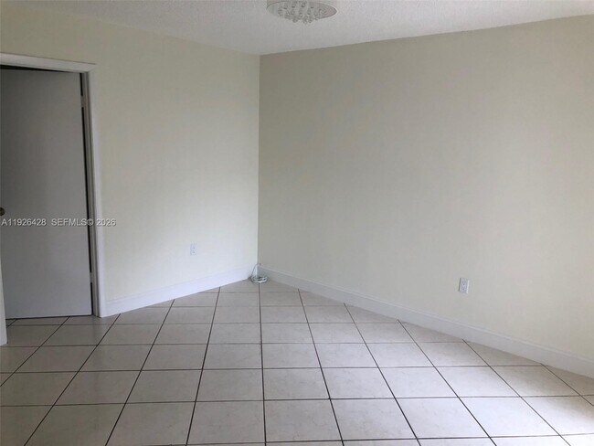 Building Photo - 9044 SW 112th Ct