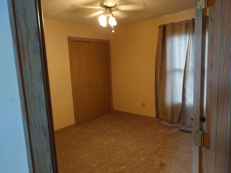 Building Photo - 2304 Merry Oaks Ct