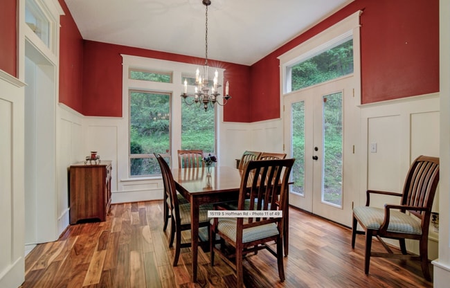 Building Photo - 4 bed/4bath, 5000sqft, adult home? Sober living? Barton Park!