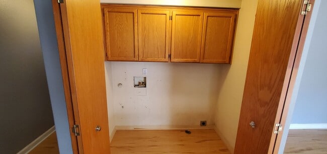 Building Photo - Three Bedroom w/ a Large Bonus Room on a C...