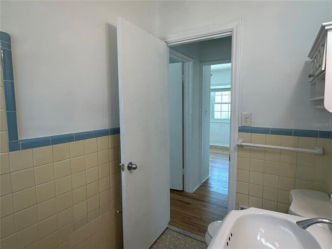Building Photo - 1800 Pass a Grille Way