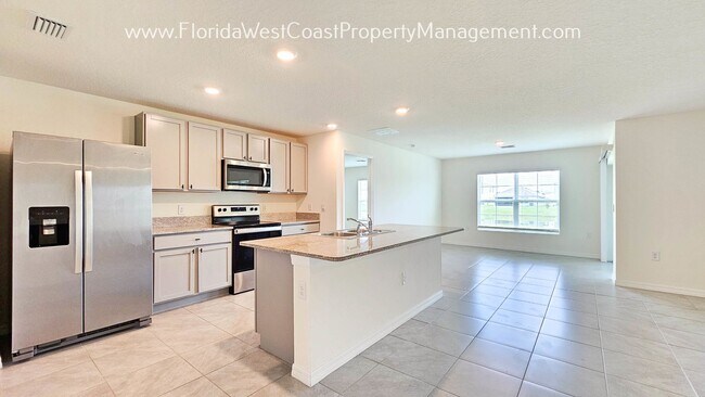 Building Photo - LOVELY 3 BEDROOM HOME WITHIN SILVERSTONE N...