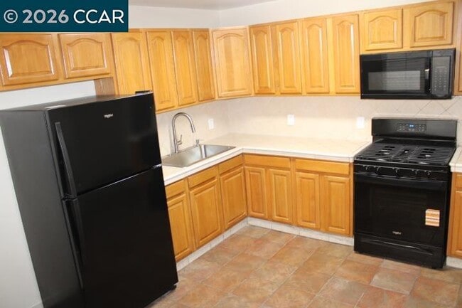 Building Photo - 325 21st St