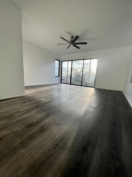 Building Photo - 2052 Terrace Dr