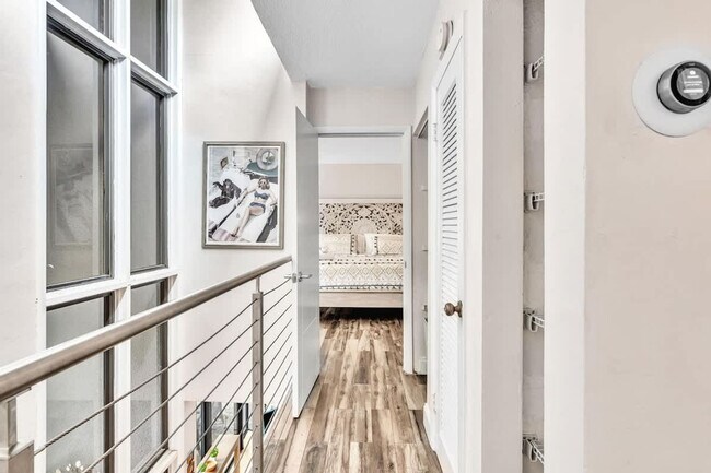 Building Photo - 2990 SW 30th Ct