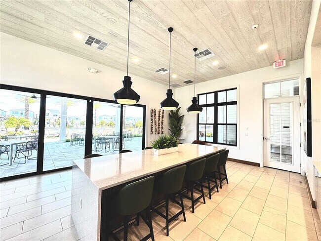 Building Photo - 1694 Pinecliff Dr