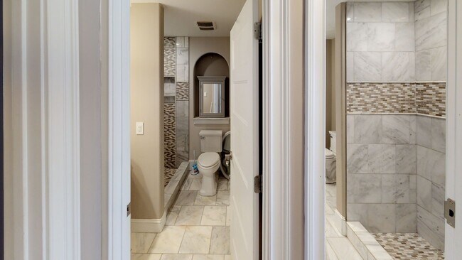 Building Photo - $1695/Bedroom | 7BR Home Near UTK | Fort S...