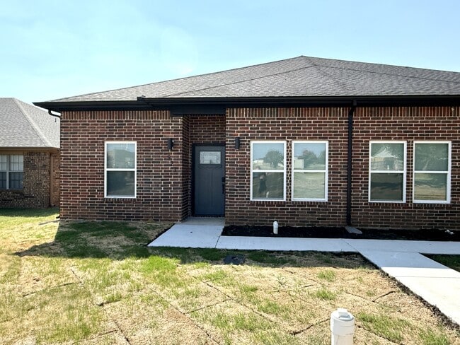 Building Photo - 919 S.Franklin Dr