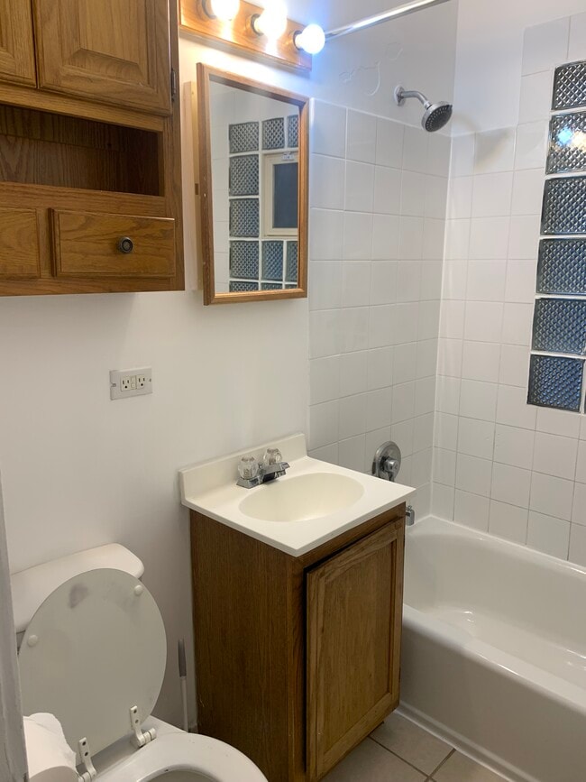 Bathroom - 1164 Cook Ave E