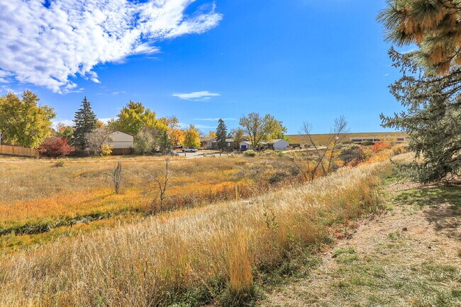 Building Photo - $1,195.95, 1-bed, 1-bath floor-level condo located in Aurora.