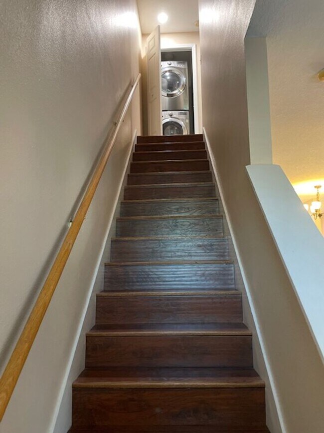 Building Photo - 2 Bedroom 2 1/2 Bath Townhouse in ST, next to MacDill Air Force Base