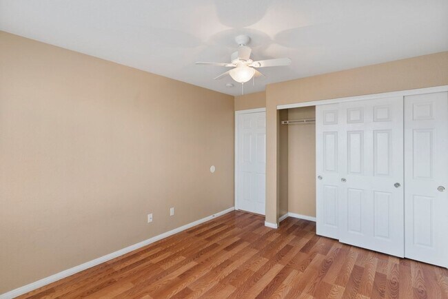 Building Photo - Beautiful 4 Bed 2.5 Bath Vaulted Ceilings,...