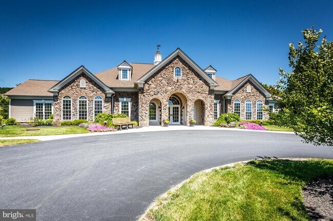 Building Photo - 684 Churchill Rd