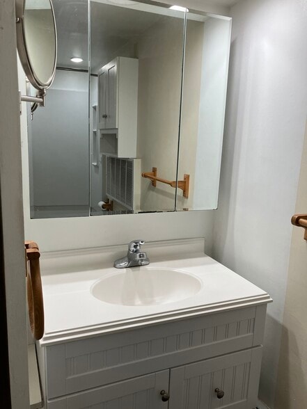 bathroom #1 - 6344 Aurelia St