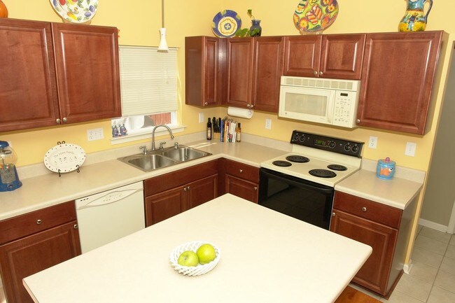 Building Photo - Castleton-2560 Mulberry Loop Virginia Beach