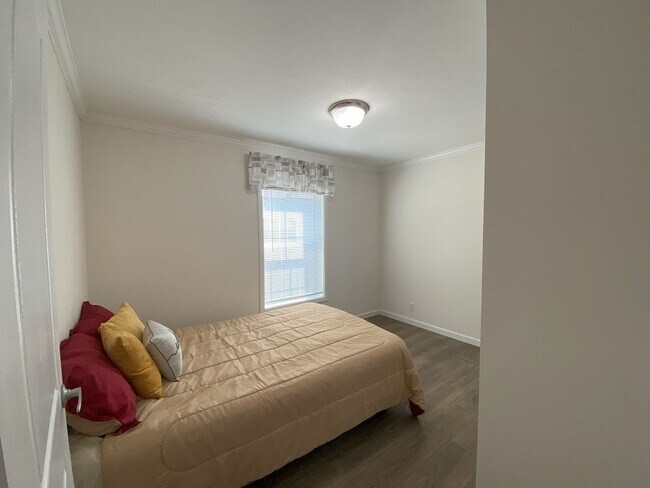 Building Photo - 174 Mockingbird Way