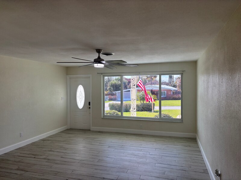 Building Photo - 3393 NE Sandra Dr