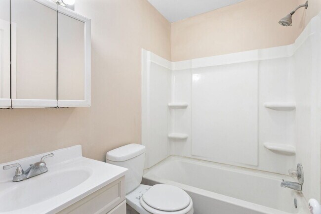 Building Photo - VOUCHERS ACCEPTED at this 3 bedroom, 1 bath renovated home.