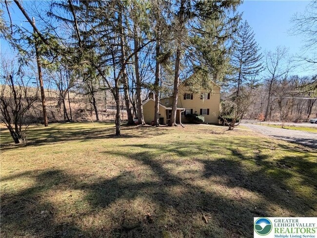 Building Photo - 3470 Rhododendron Dr