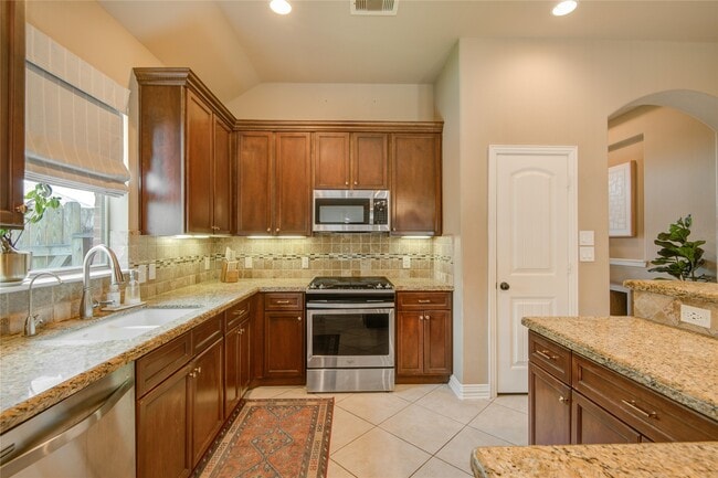 Building Photo - 104 Baileys Ct