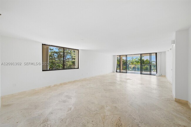 Building Photo - 2575 S Bayshore Dr