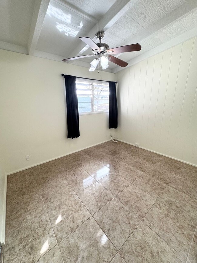 Building Photo - 3 bed, 2 bath w/ garage available first week of January!