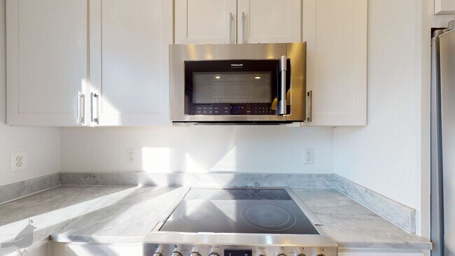 Building Photo - Stunning and Spacious Duplex in Brookland w/ Parking!