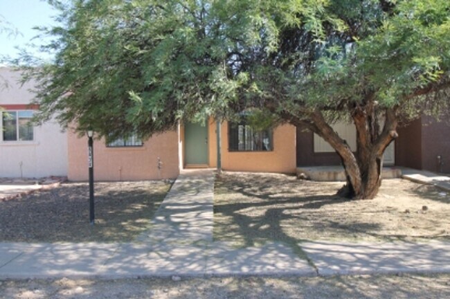 Building Photo - Townhome Cute 2bd/2ba