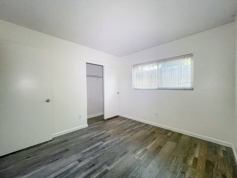 Bedroom 3 looking towards closet - 25770 Mariposa St