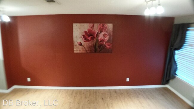 Building Photo - 2 br, 2.5 bath House - 8 Bratton Drive