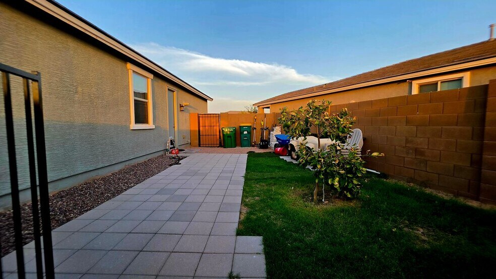Building Photo - 21668 N Belt Dr