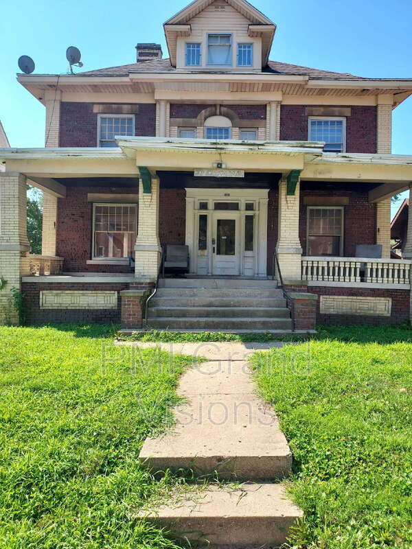 Primary Photo - 623 W William St