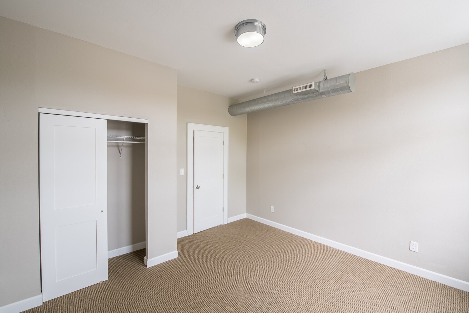 Building Photo - 2507 S Howell Ave