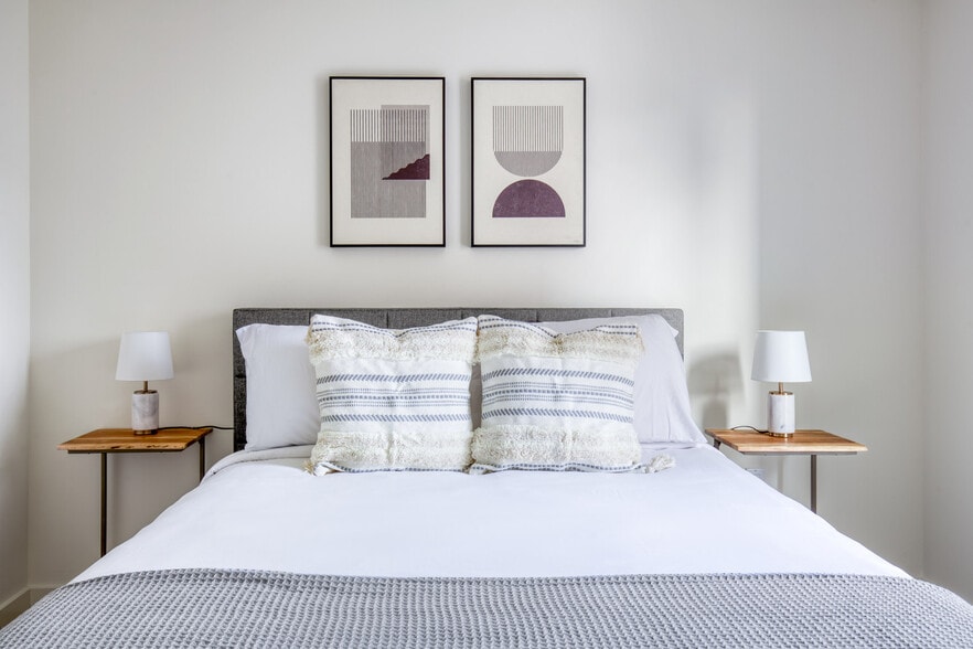 Building Photo - 10349 NE 10th St