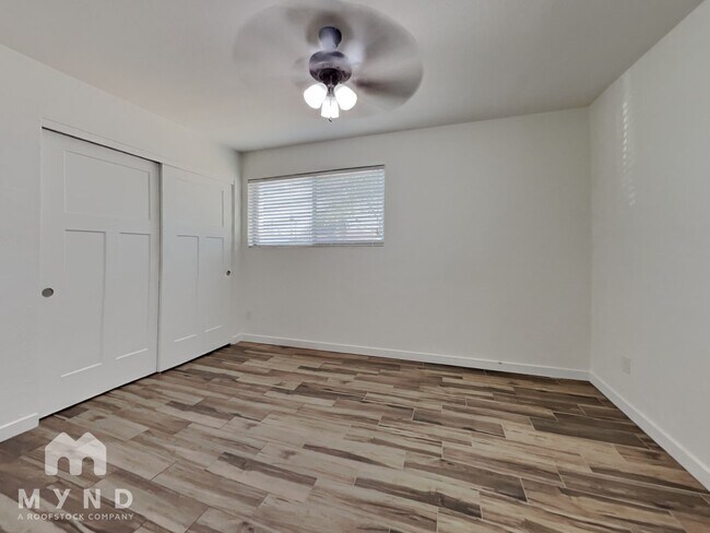 Building Photo - 1544 W 6th St