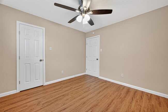 Building Photo - 1414 S Kirkwood Rd